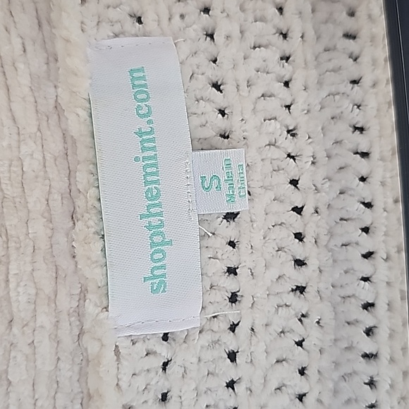 Oversized Sweater - Picture 2 of 5